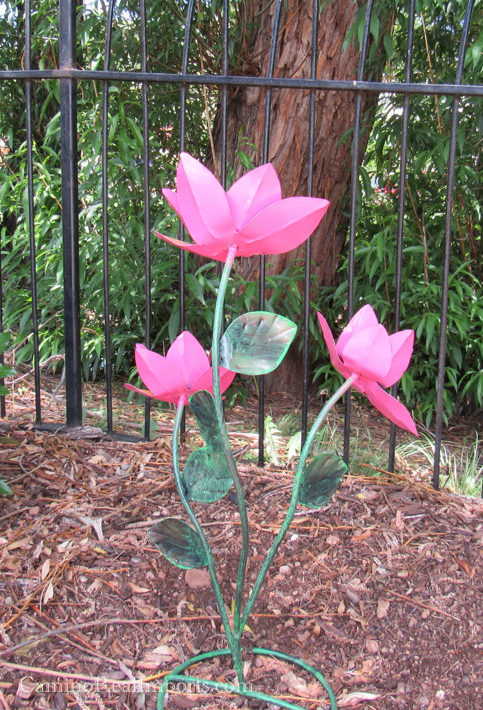 Yard Art Metal Flowers Sculpture 22" MFLWRMS009