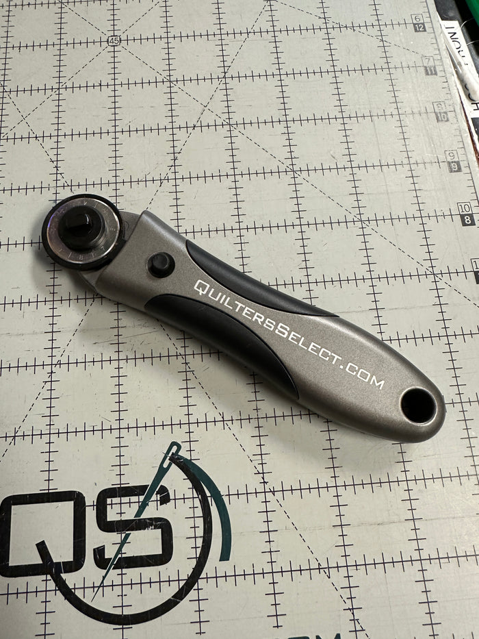 28 mm Rotary Cutter Quilters Select Bernina Jeff Sewing Machine Tools Supplies Accessories