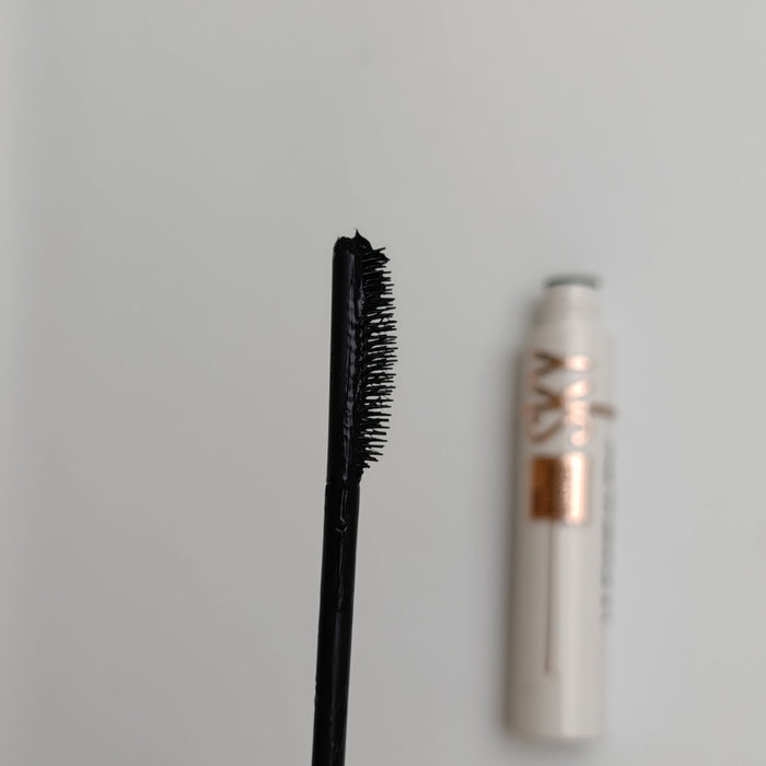 Huda Beauty Sky High Mascara – Super Waterproof Black | Full Volume & Limitless Length - Lotshop.pk