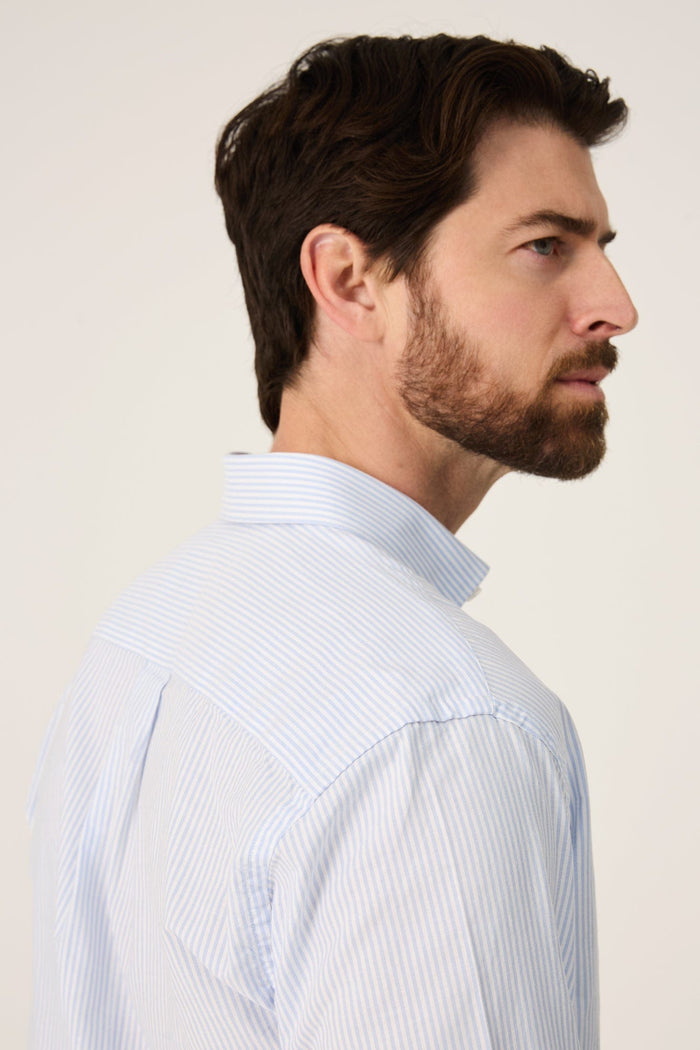 The Oxford Raya Azul Claro Button Down